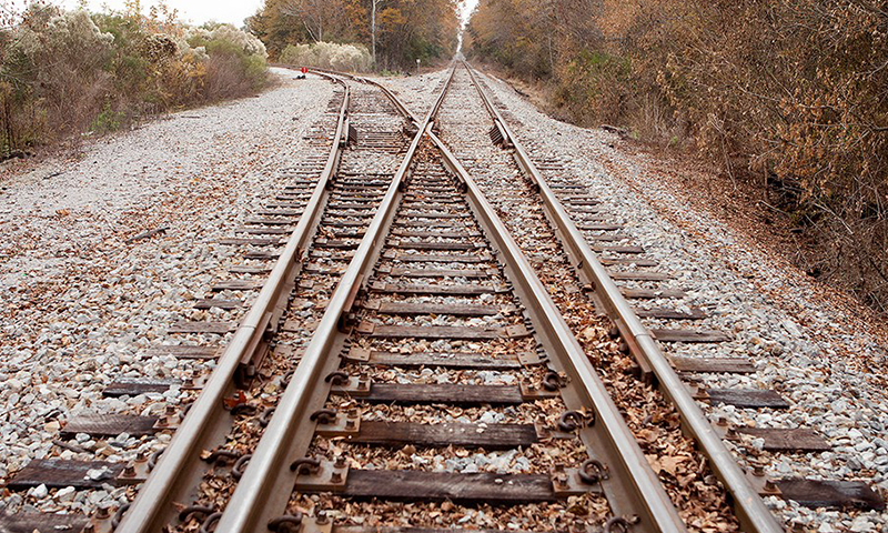 Under next phase of CPEC, Railway tracks to be made gate-free, signal-free