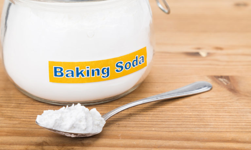 Apply baking soda on your skin for incredible results
