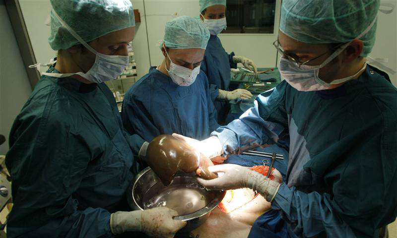 Surgeons from Pakistan, Iran perform successful Liver Transplantations at SIUT
