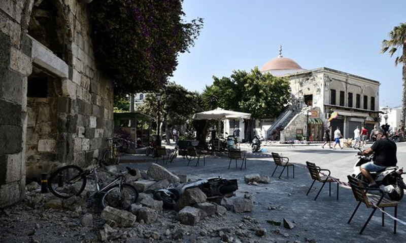 Two dead, nearly 360 hurt in strong quake off Turkish, Greek coasts