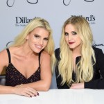 These celebrities looks exactly like their siblings
