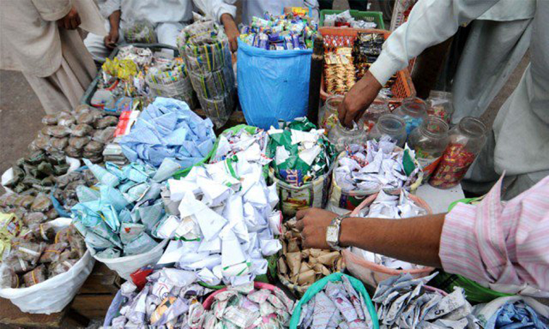 Karachi police raid gutka factories, arrest owners and confiscate good worth Rs.1.5 million