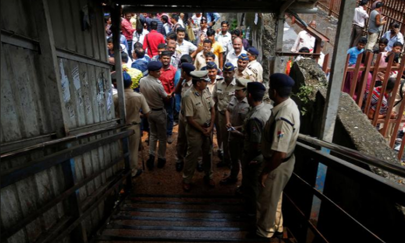 Stampede in Mumbai kills at least 22