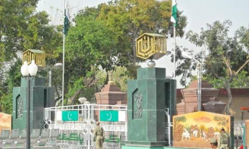 Indian BSF hands over two prisoners to Pakistan at Wagha border