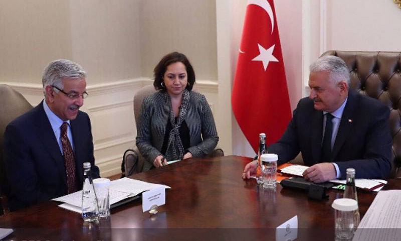 Khawaja Asif meets Turkish PM, discusses regional situation