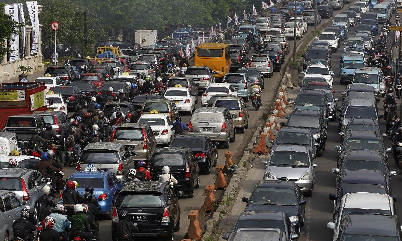 Walk this way: traffic jam forces president out of car