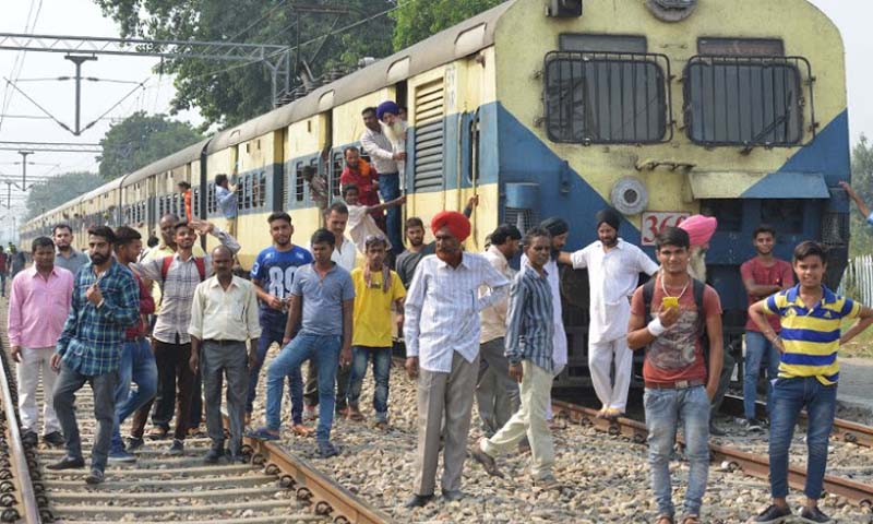 Three Indian students crushed by train while taking selfies
