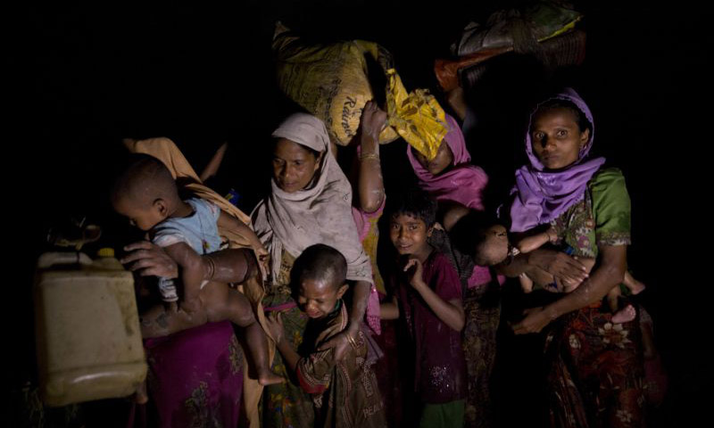 Rohingya Muslims await chance to enter Bangladesh
