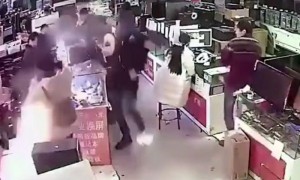 Video: How iPhone battery explodes in China?