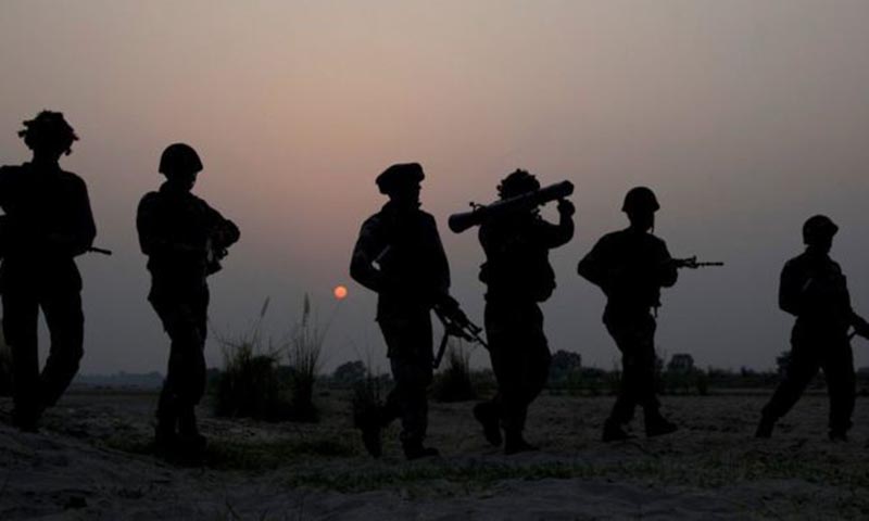 Indian border policeman guns down five colleagues