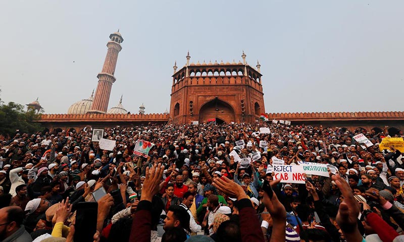 Protesters chant "Remove Modi" after prayers at historic Indian mosque