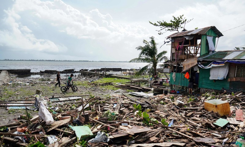Christmas typhoon leaves 20 dead in Philippine