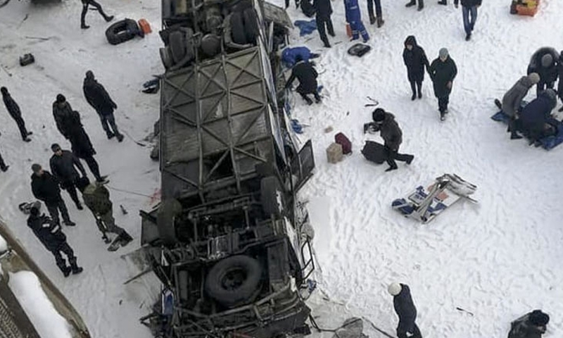 19 killed as bus plunges onto frozen river in Russia
