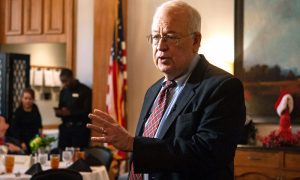 Ken Starr, celebrity lawyer Dershowitz join Trump defense team