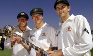 Cricket legend Warne's cap raises Aus$1m for bushfire appeal