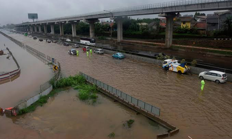 Nine dead after Indonesian capital hit by New Year flooding