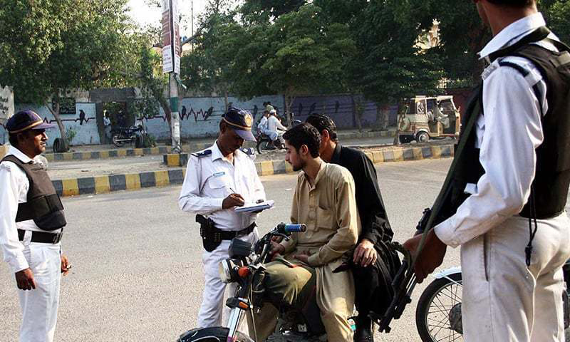 Crackdown against one-way violators continues in Karachi