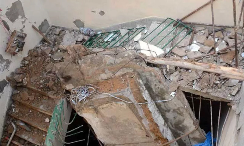 Two siblings dead, elderly man injured in Sheikhupura roof collapse
