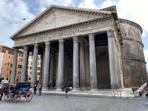 Coronavirus Is Turning Rome&rsquo;s Tourist Spots into Ghost Towns