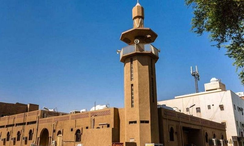 Saudi halts prayers in mosques over coronavirus