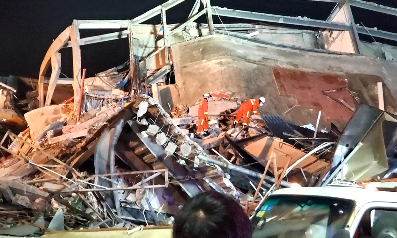 Six die at collapsed China quarantine site