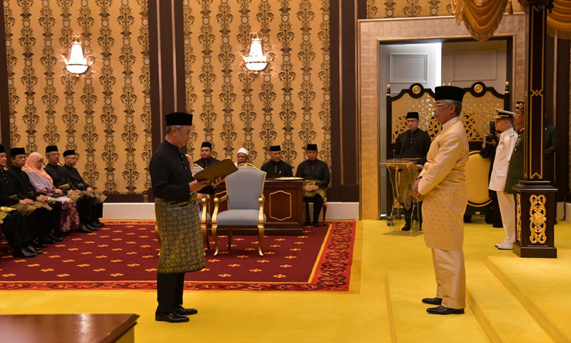 Malaysia swears in new prime minister as Mahathir forced out