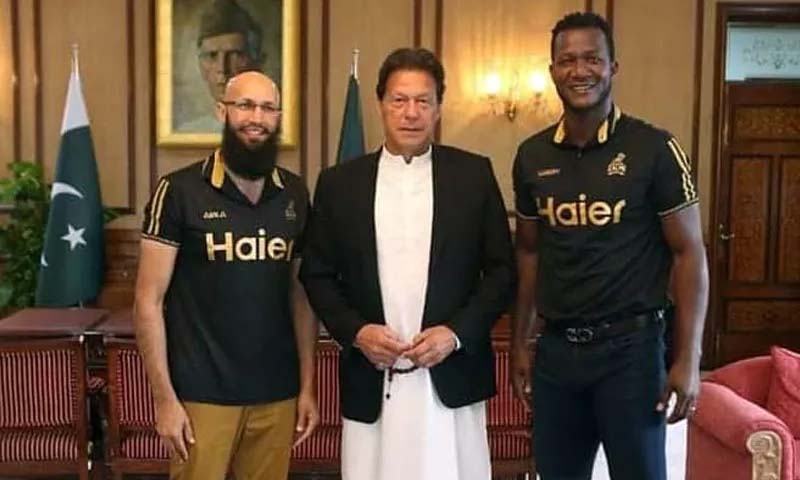 PM Imran congratulates Darren Sammy for receiving honourary citizenship