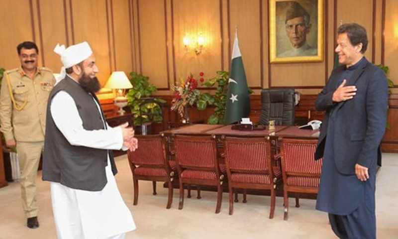 Maualana Tariq Jameel calls on PM Imran, enact 'social distancing'