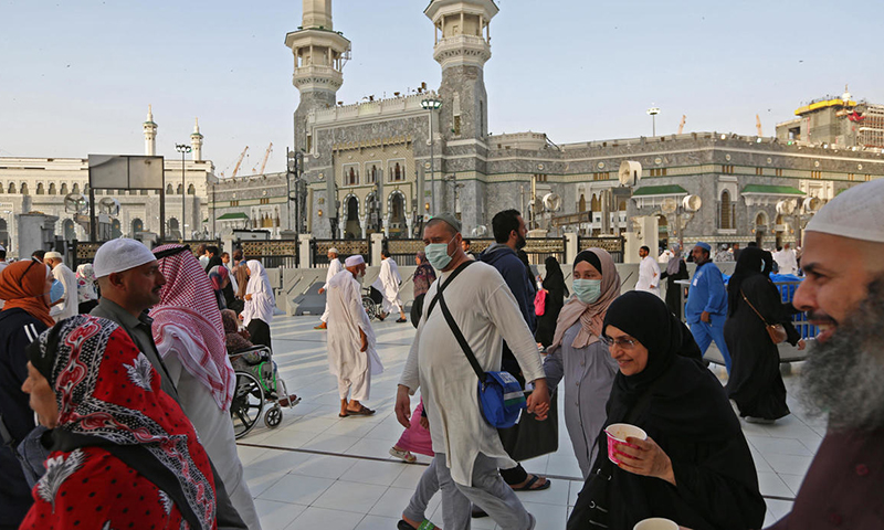 Saudi empties Islam's holiest site for 'sterilisation'