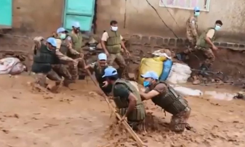 Pakistani Peacekeepers rescue over 2000 people stranded due to heavy floods in Congo