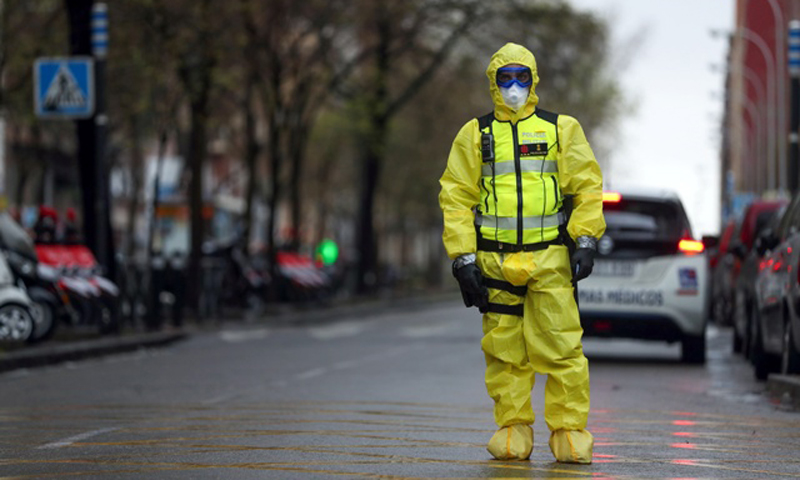 Spain deaths top 9,000 but epidemic passes peak