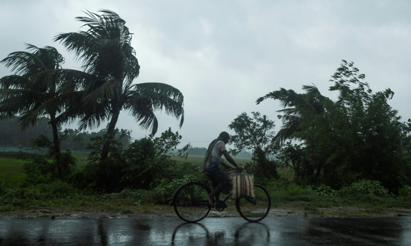 Super cyclone' bears down on Bangladesh, India