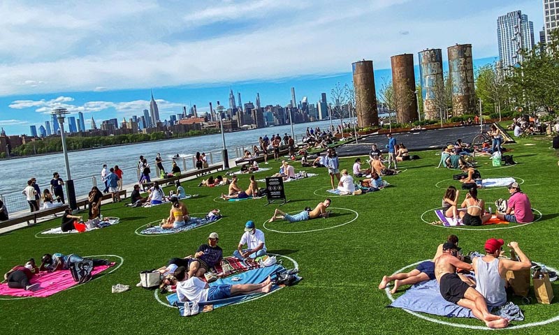 Beaches, parks busy as Europe heat wave and U.S. spring test new coronavirus rules