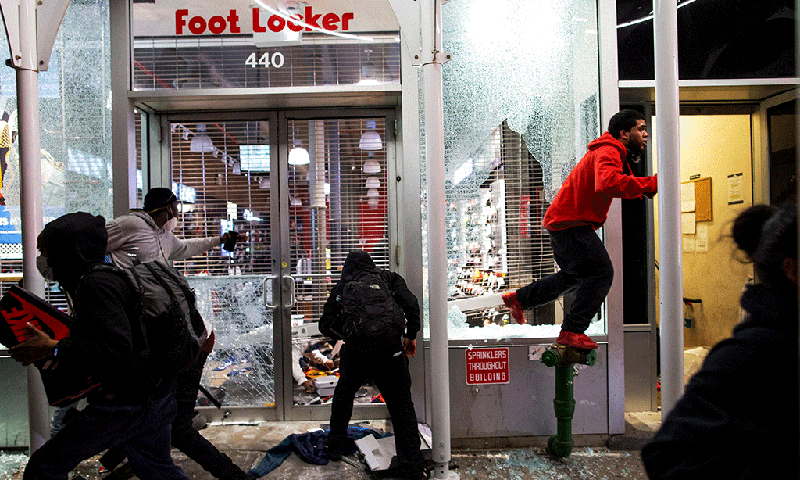 Tensions in U.S. rise after another night of broken glass, fires and looting Tensions in U.S. rise after another night of broken glass, fires and looting