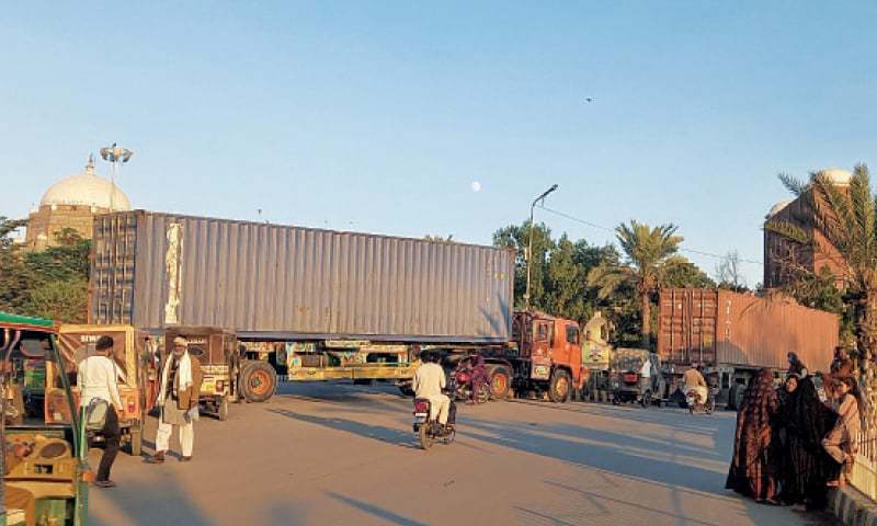 Administration blocks several roads in Multan amid announcement of PDM rally