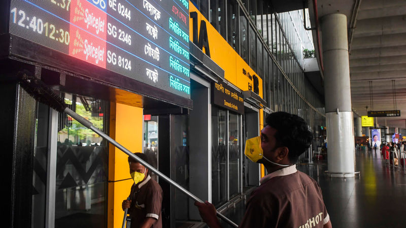 World closes borders to Britain as new coronavirus strain breeds panic