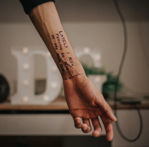 6 signs to identify if you're in a relationship with a narcissist