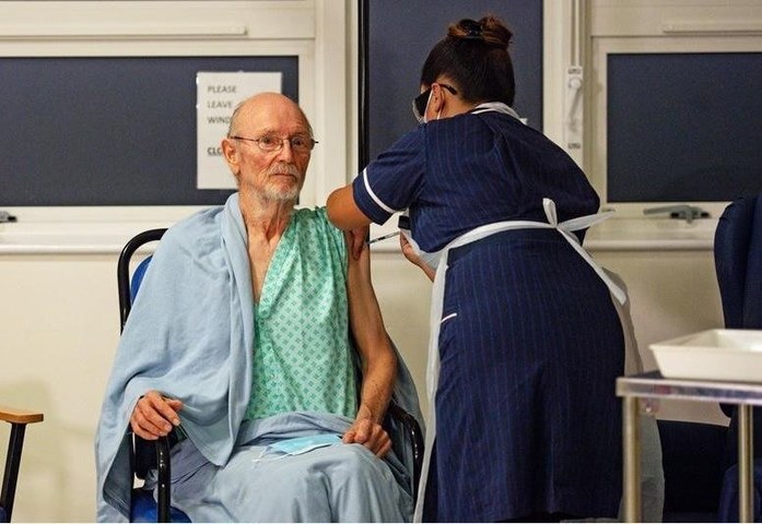 UK: Daily Coronavirus cases hit a record high as the government implements new curbs