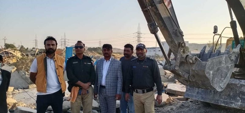 Joint operation to retrieve encroached Sindh Government land begins