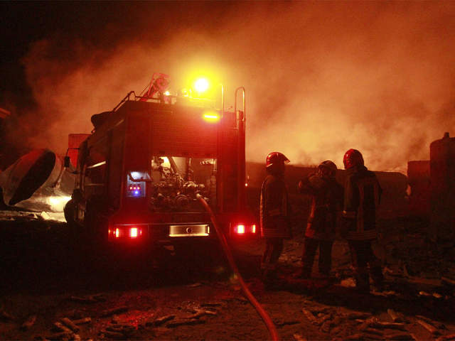 Fire destroys 100 fuel tankers on Afghanistan-Iran border, probe launched