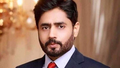 PTI leader, Singer Abrar-ul-Haq's car crashes near Gujranwala