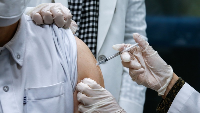 US, EU say vaccine programs on track as global deaths hit 2.5mn
