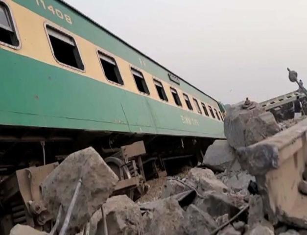 One killed, several injured as eleven coaches of Karachi Express derail