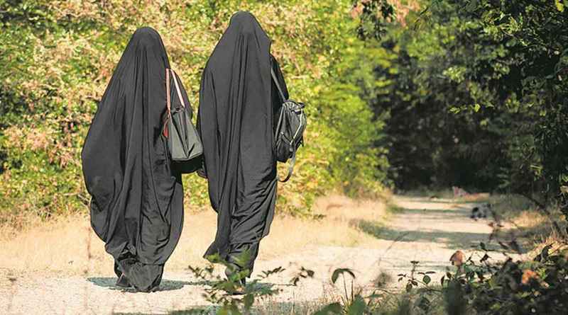 Sri Lanka to ban burqa, shut many Islamic schools, minister says