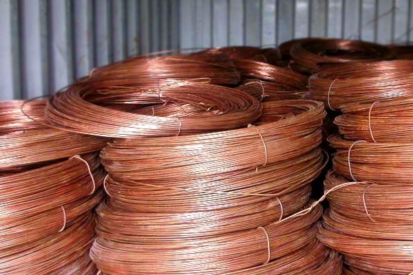 Copper loses ground