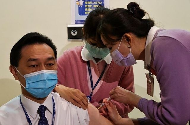 Taiwan premier gets AstraZeneca shot as island starts vaccine campaign