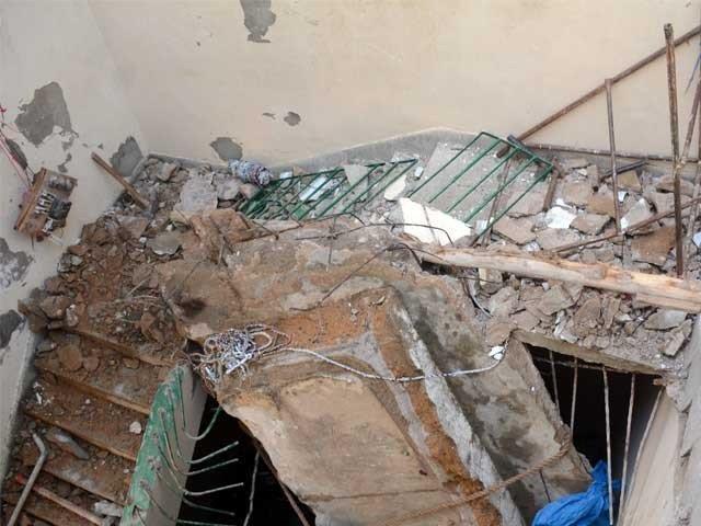 Roof collapse kills three in Peshawar