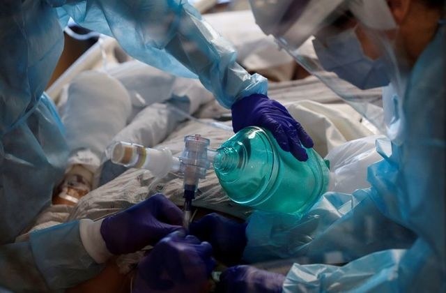 U.S. COVID cases march higher, hospitalizations up for second week in a row