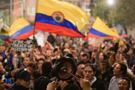 Colombia calls for dialogue with protest leaders