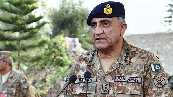 Army Chief visits LoC, offers Eid prayers with troops